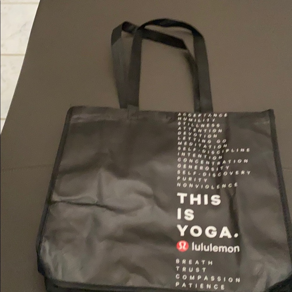 Lululemon shopper bag